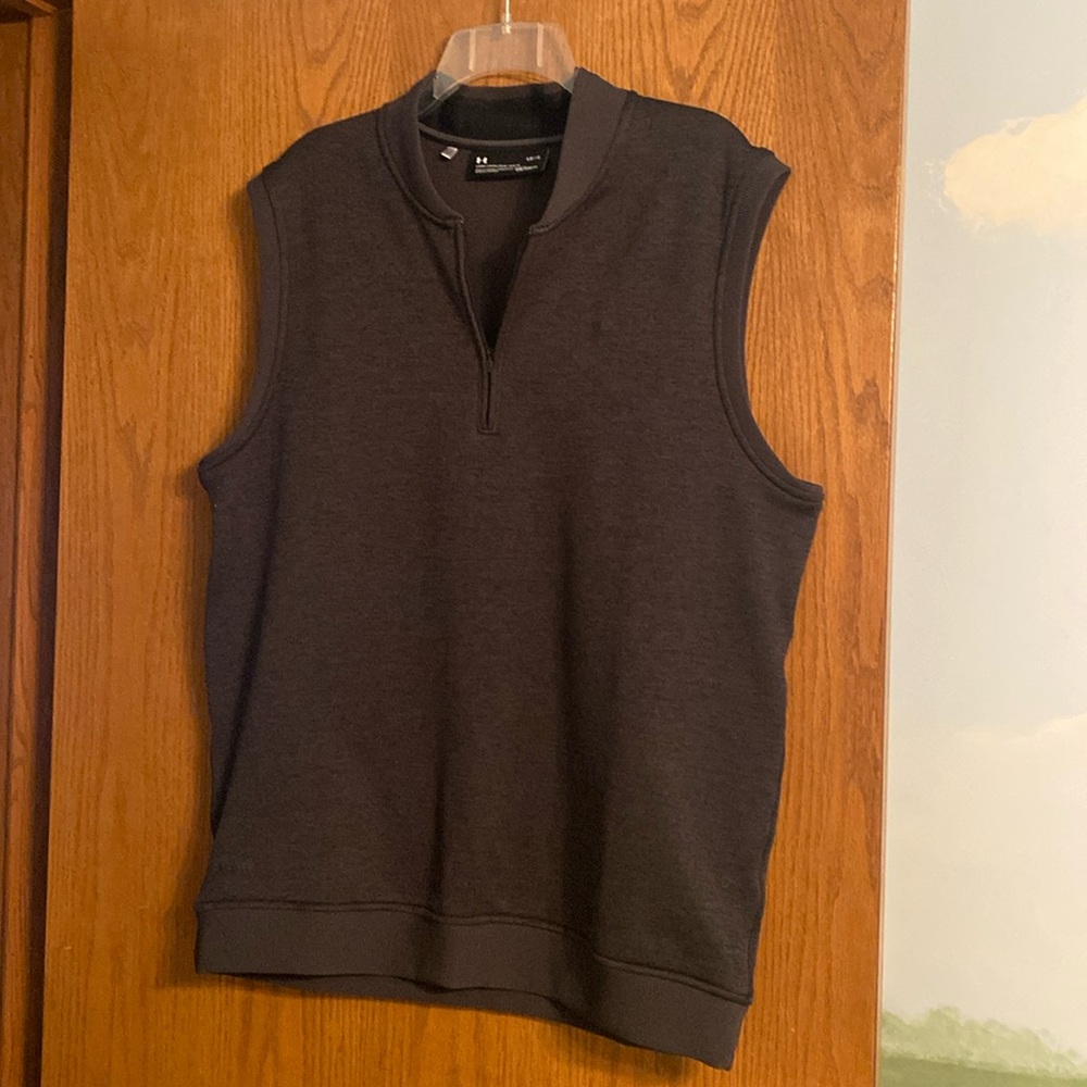 Mens Under Armour black/grey half zip vest
